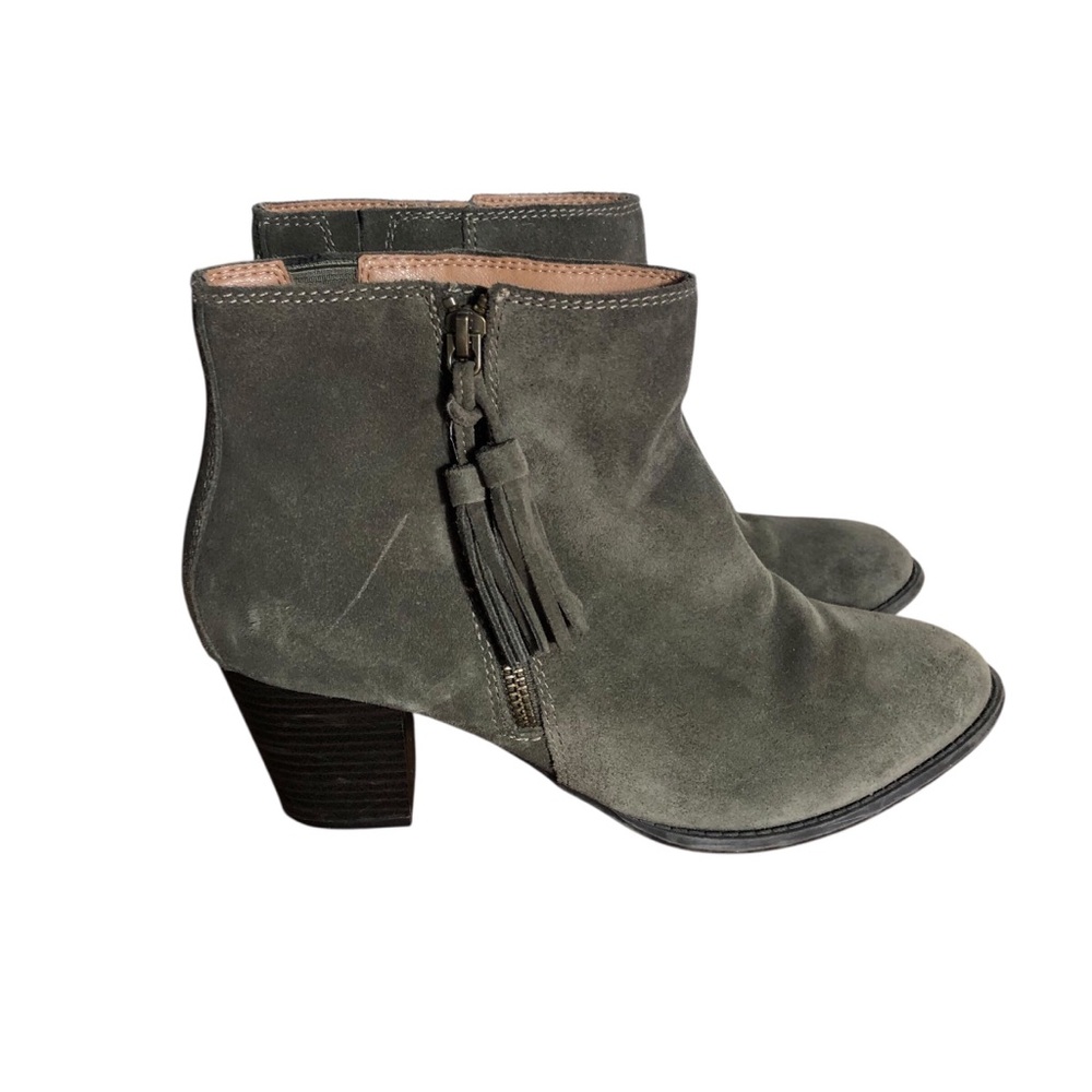 Vionic green suede weather resistant heeled booties Sz 9